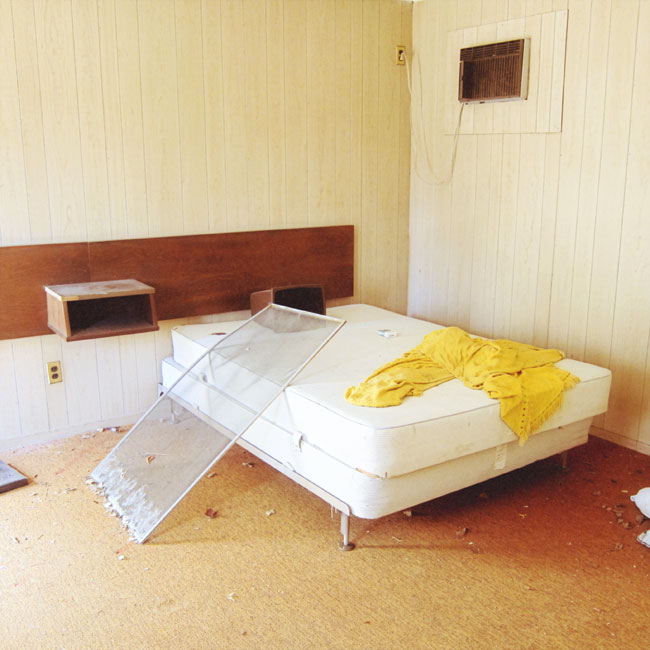 motel-bedroom-web